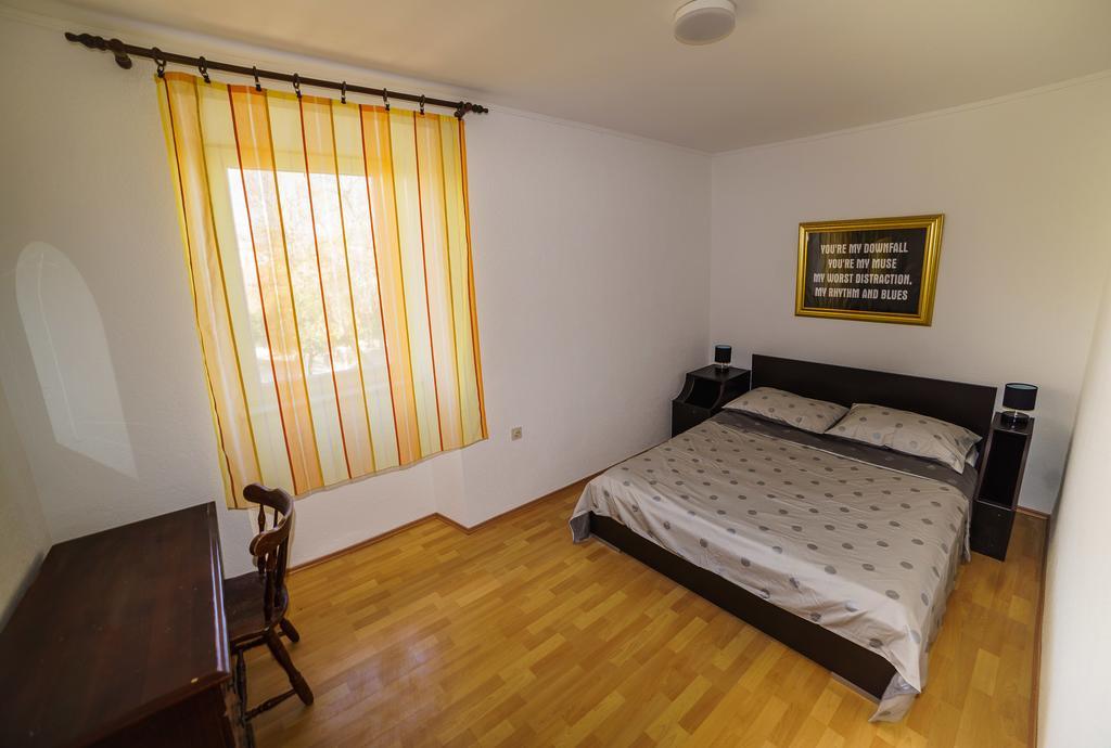 Villa Alithia Silver Split Room photo